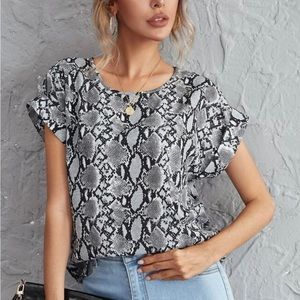 SHEIN Snakeskin Short Sleeve